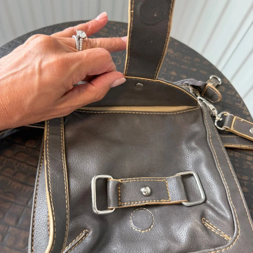 Chinese Laundry CrossbodyBag Y2KWomen Small Brown EUC Faux Leather Utility Purse